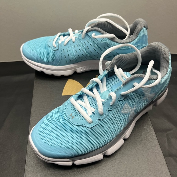 Women’s Under Armour Brand New in box - Size 6.5 - Picture 3 of 8